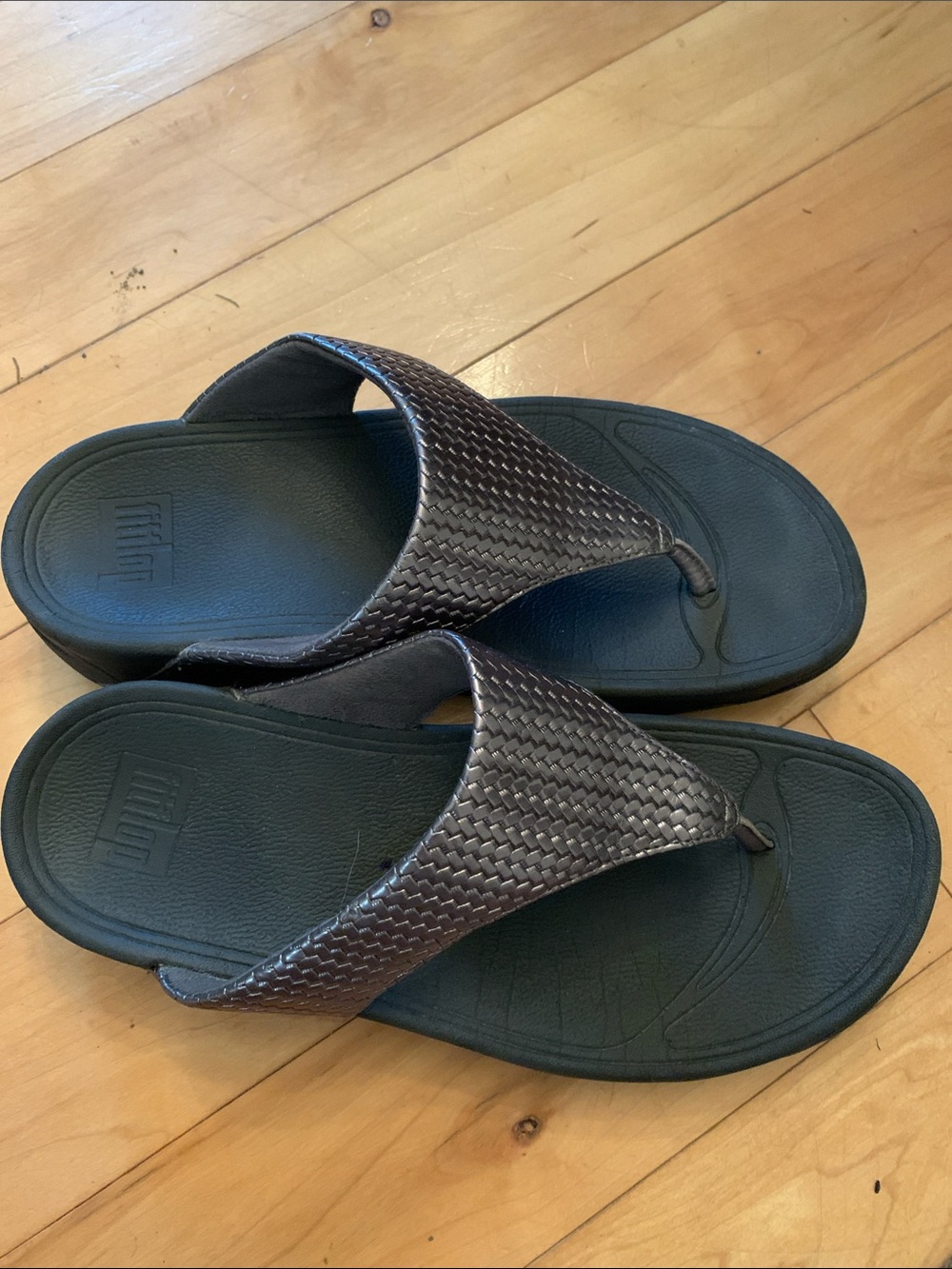 Fitflop women's 7 FitFlop Lulu Lux Graphic-Weave Leather Toe-post sandal
